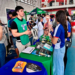 Participação na IV Feira de Profissões – Colégio CEI